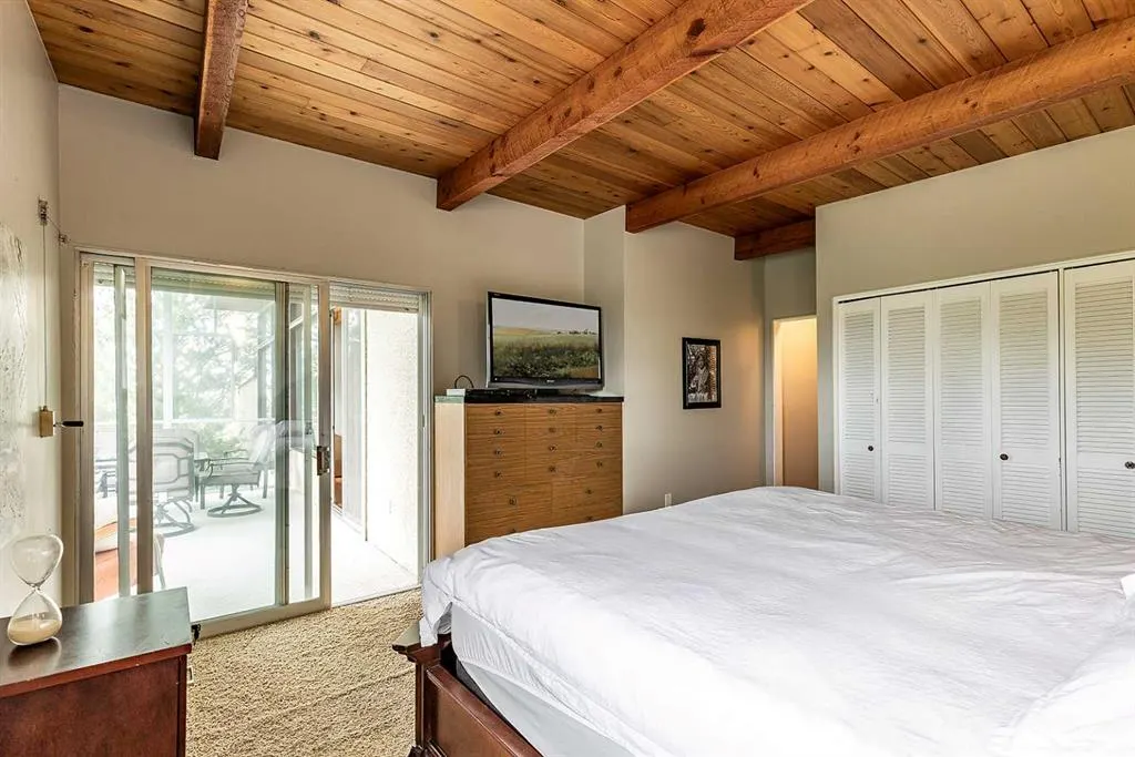 22 Chinook Drive SW