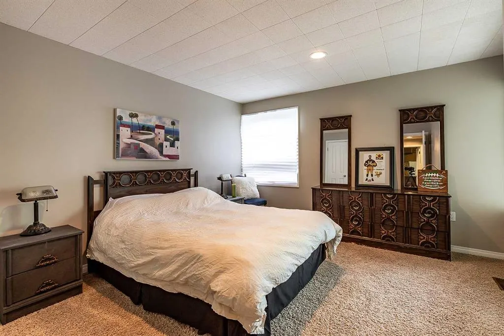 22 Chinook Drive SW
