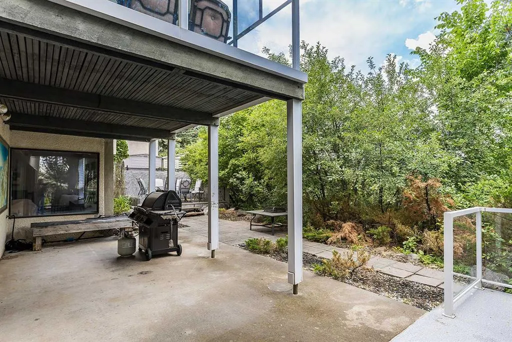 22 Chinook Drive SW