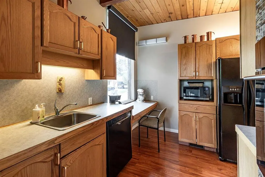 22 Chinook Drive SW