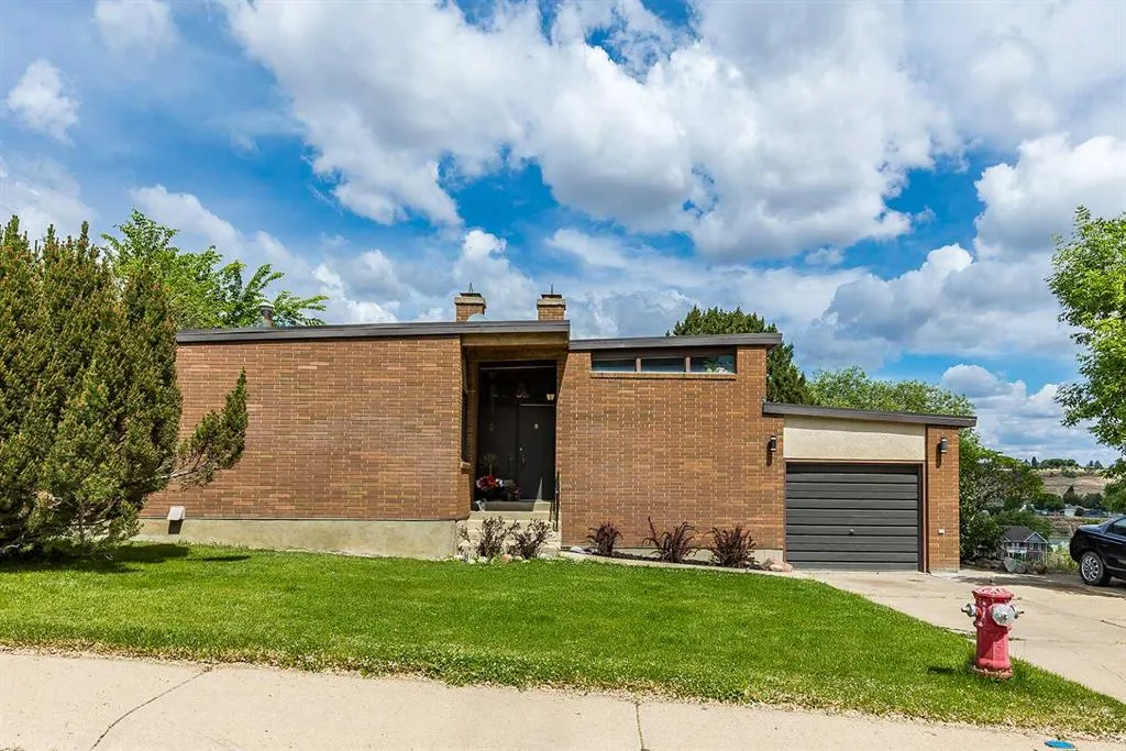 22 Chinook Drive SW