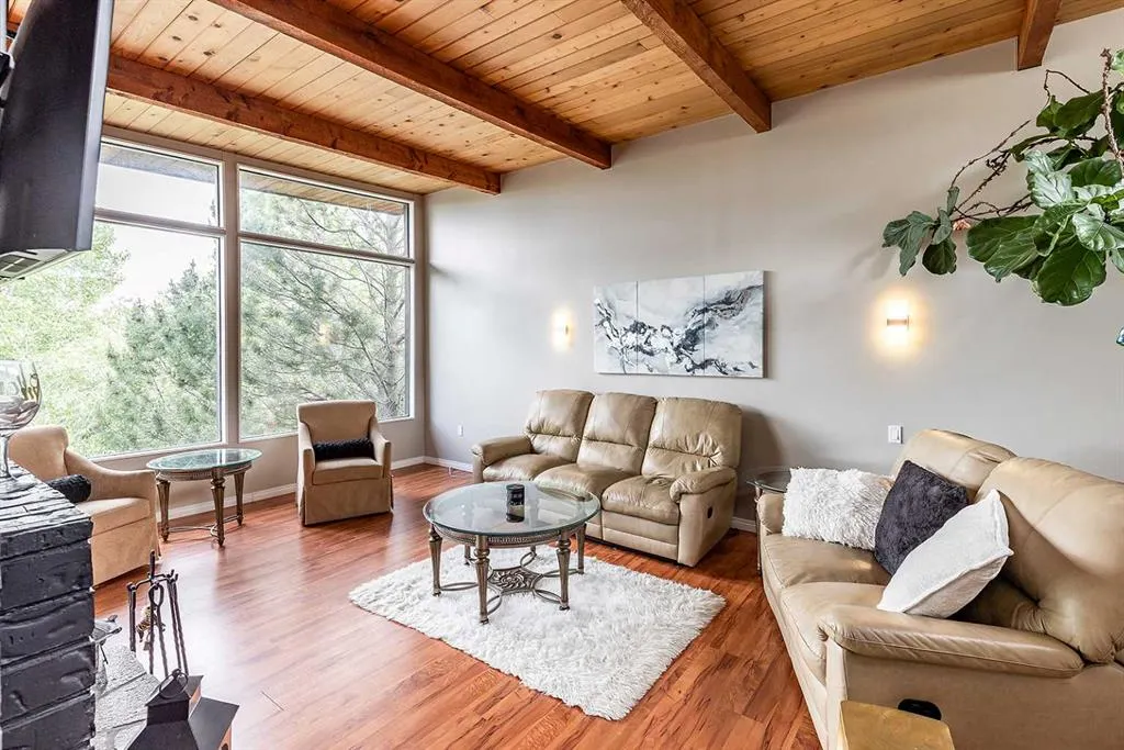 22 Chinook Drive SW