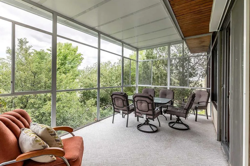 22 Chinook Drive SW