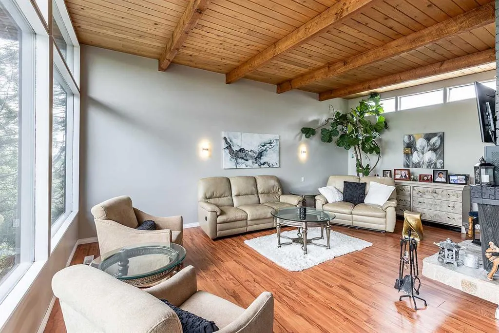 22 Chinook Drive SW