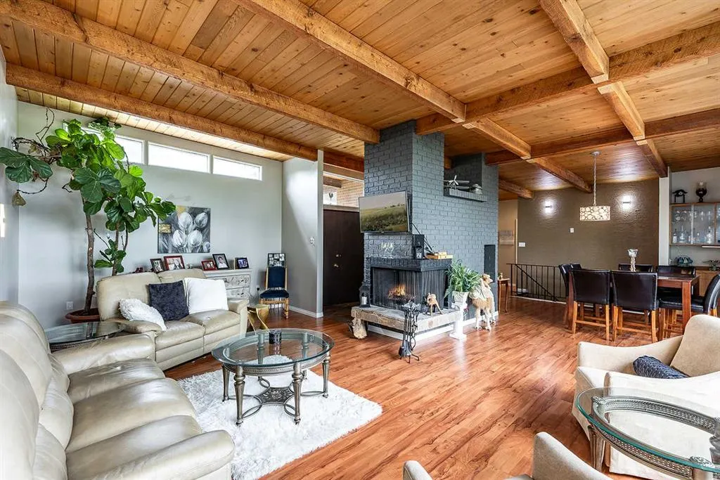 22 Chinook Drive SW