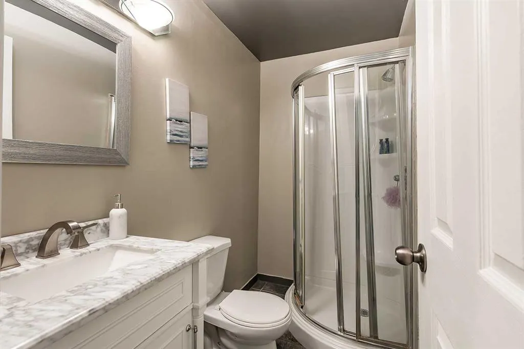 22 Chinook Drive SW