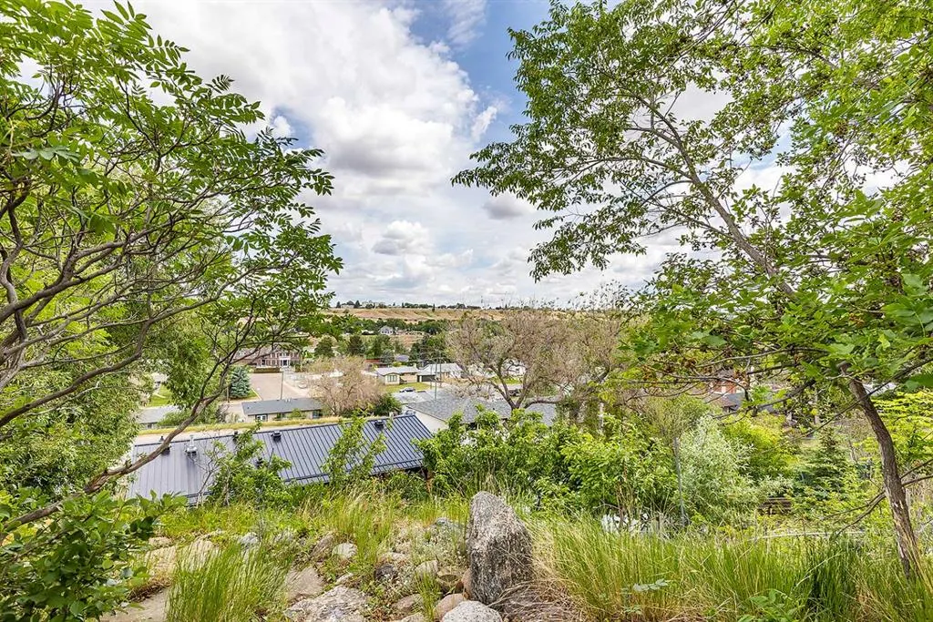 22 Chinook Drive SW