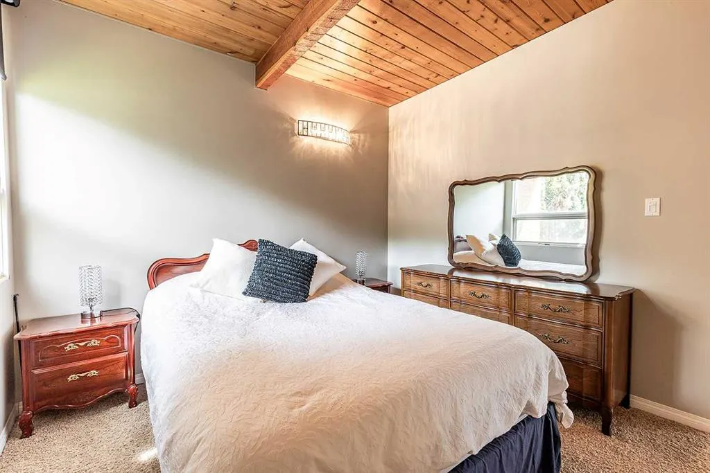 22 Chinook Drive SW