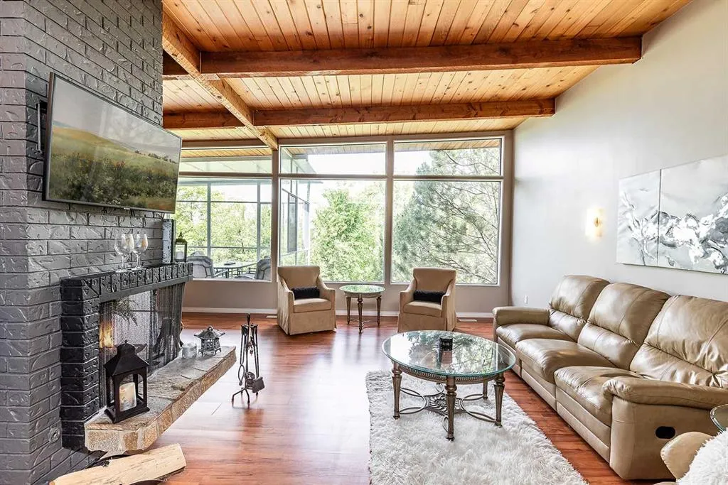 22 Chinook Drive SW