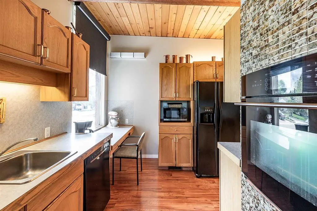 22 Chinook Drive SW