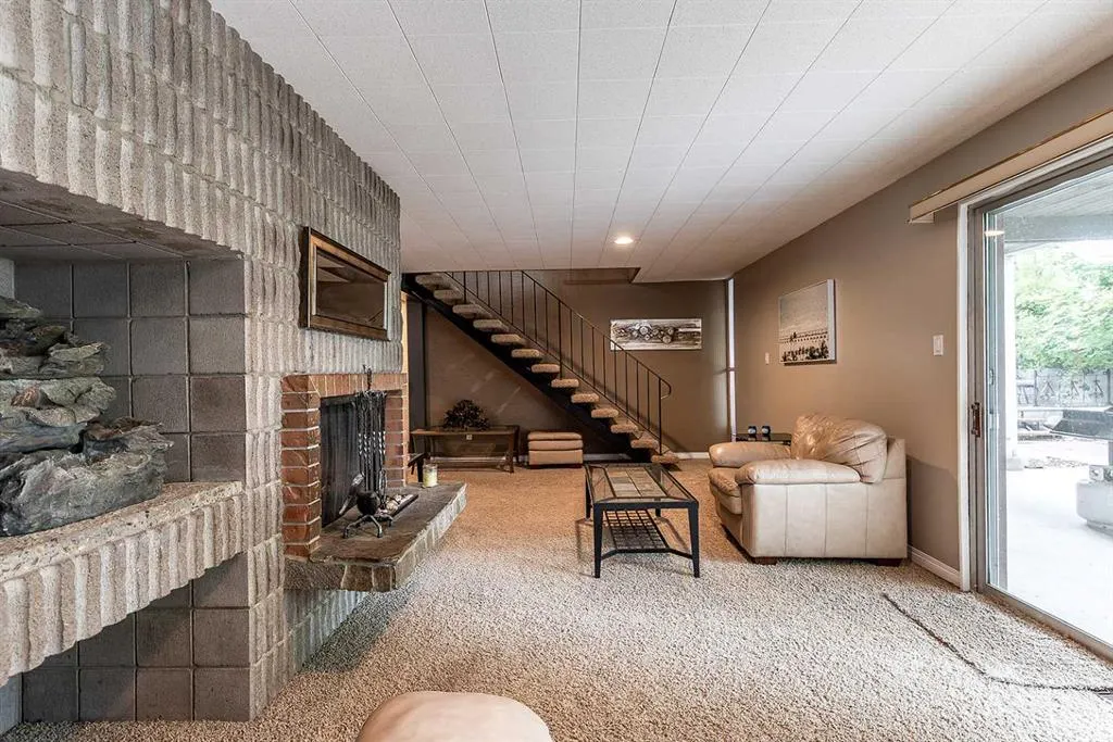 22 Chinook Drive SW