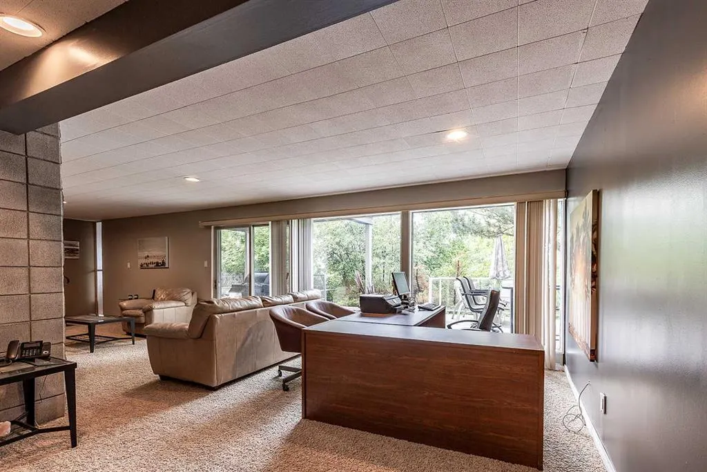 22 Chinook Drive SW