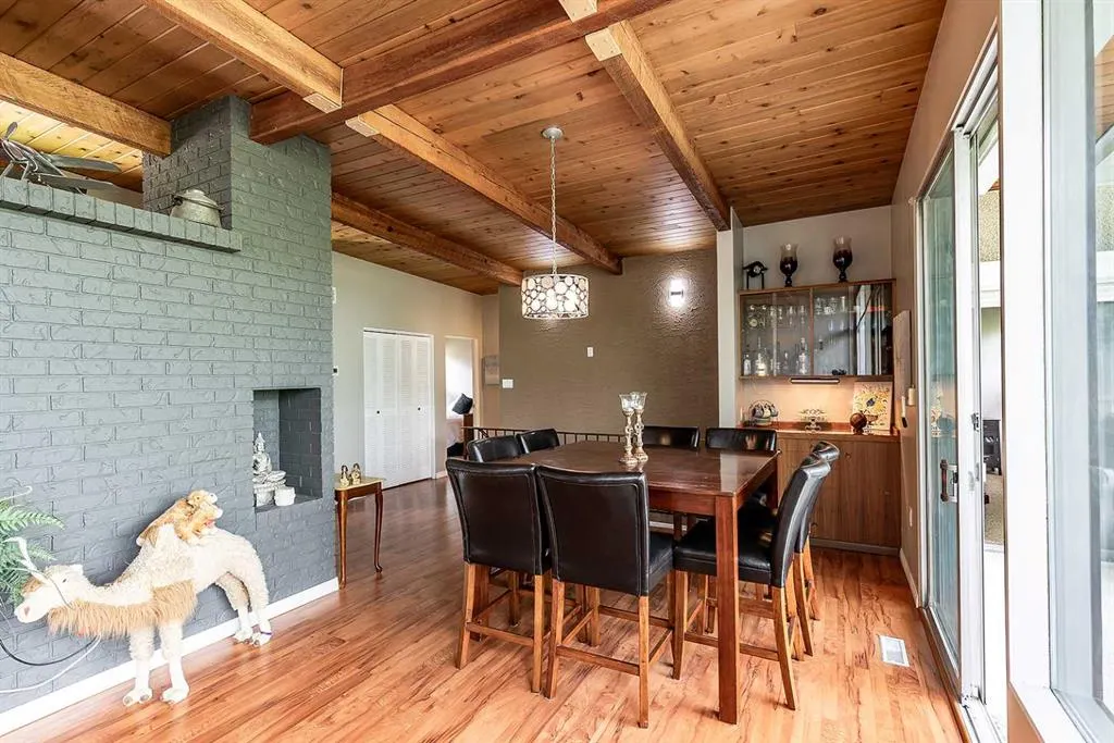 22 Chinook Drive SW