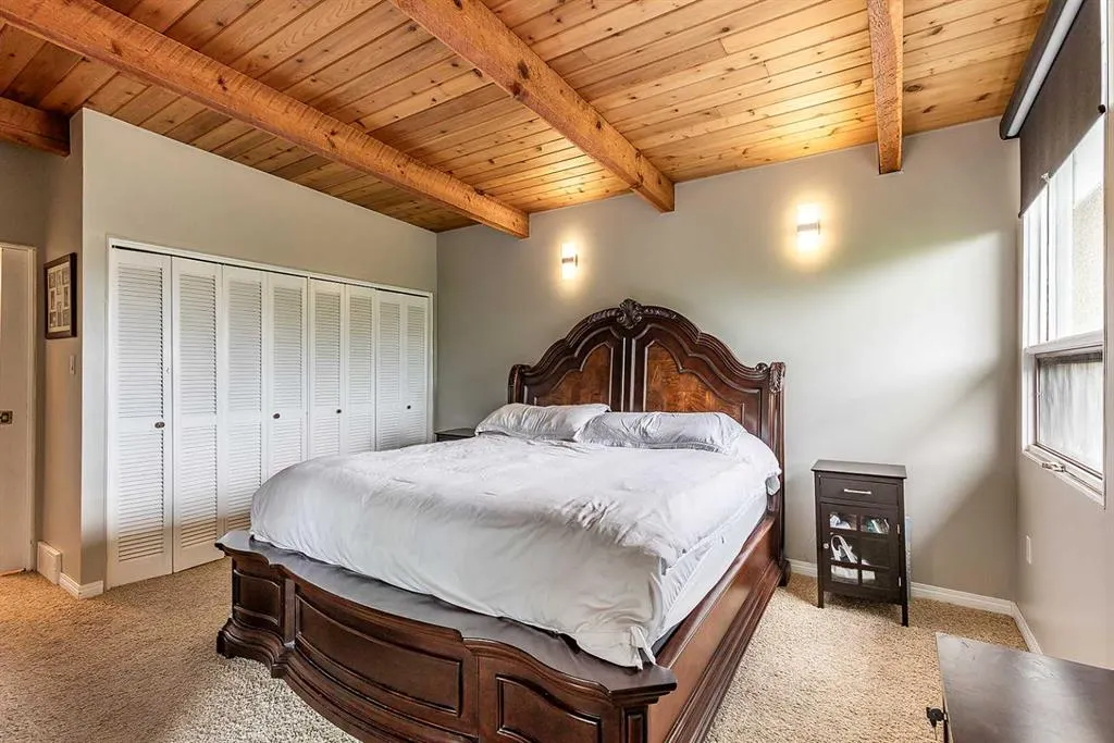 22 Chinook Drive SW