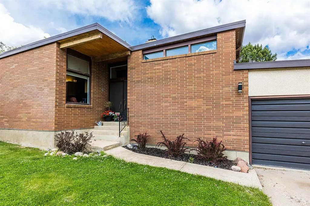 22 Chinook Drive SW