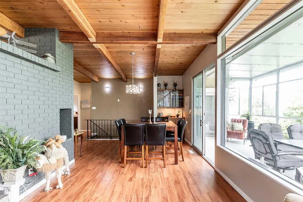22 Chinook Drive SW