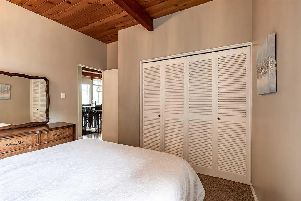 22 Chinook Drive SW