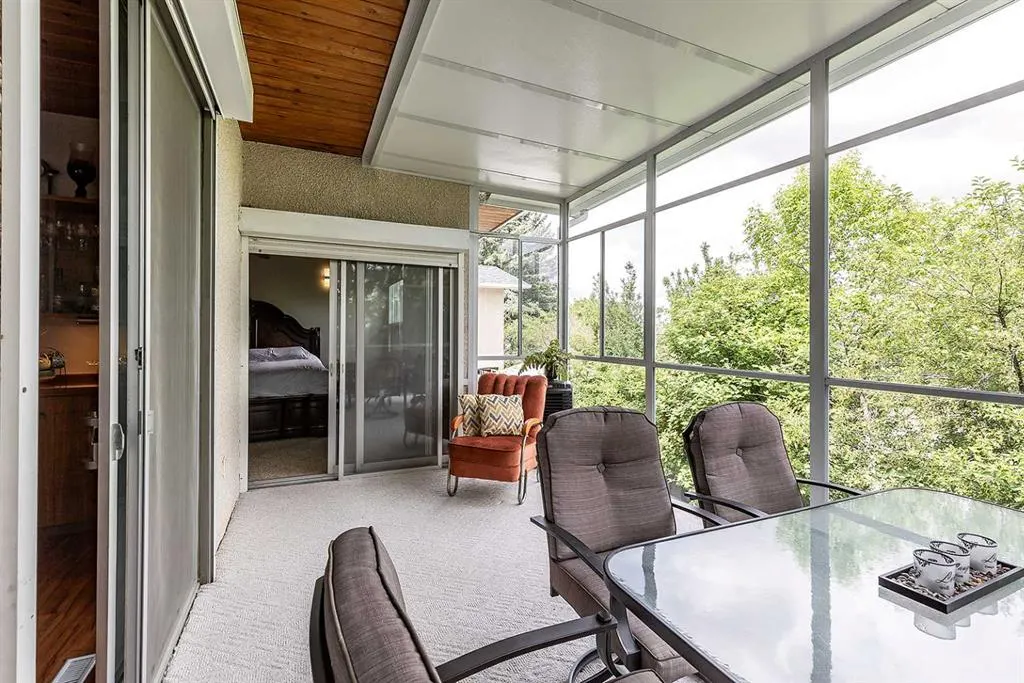 22 Chinook Drive SW
