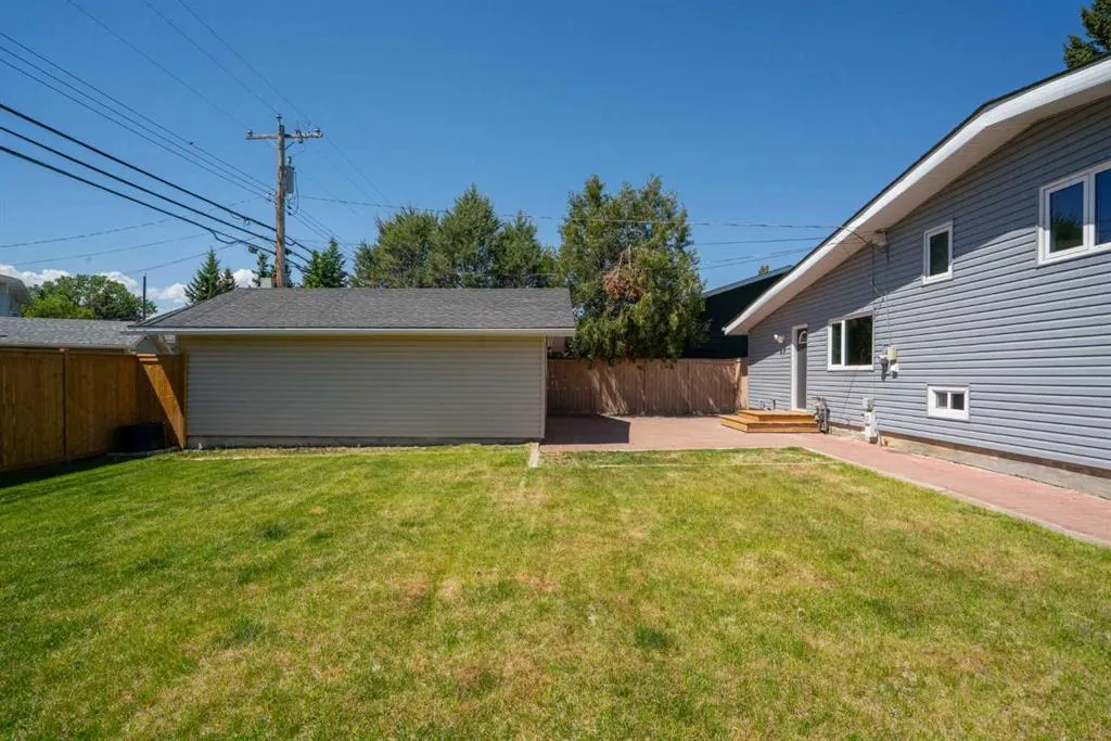 1039 Lake Bonavista Drive SE