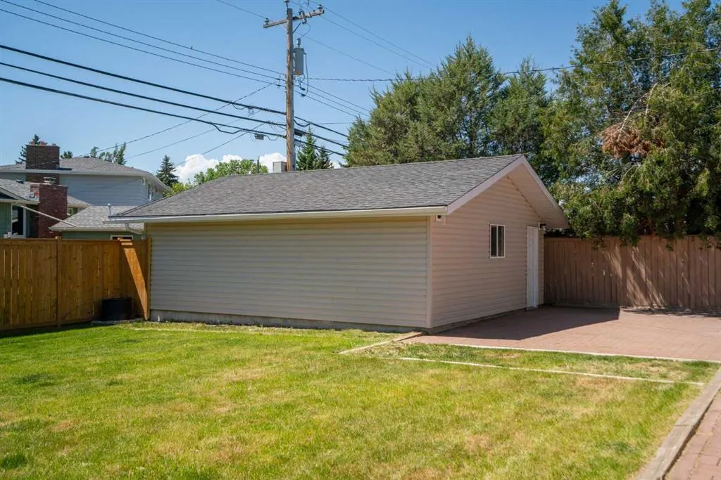 1039 Lake Bonavista Drive SE