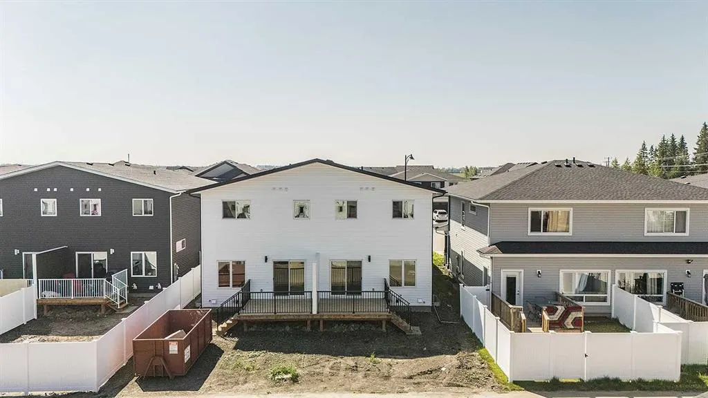 44 Earl Close