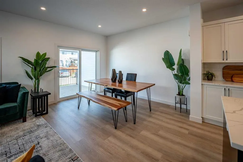 44 Earl Close