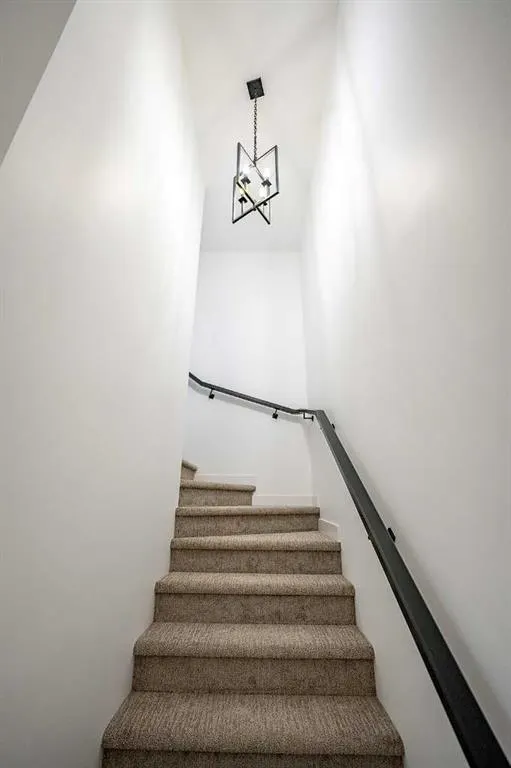 44 Earl Close