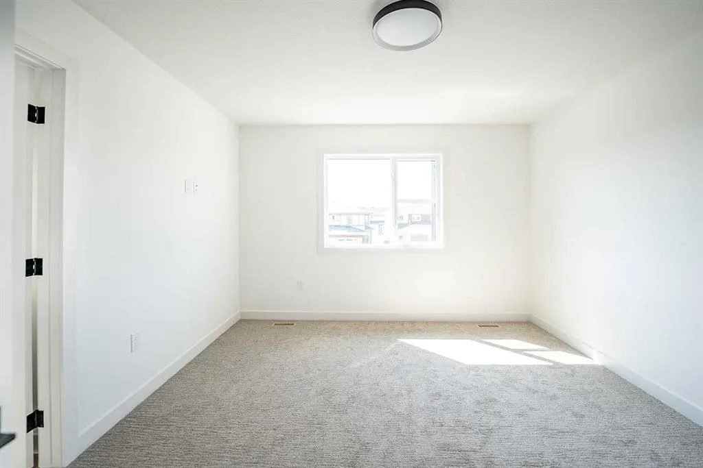 44 Earl Close