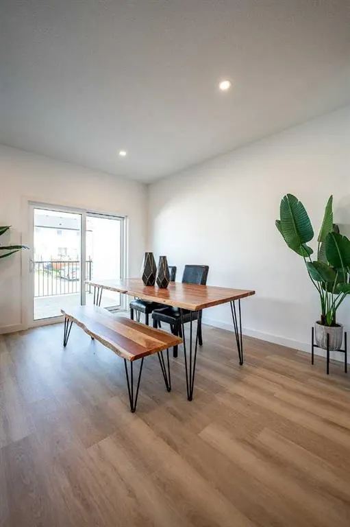 44 Earl Close