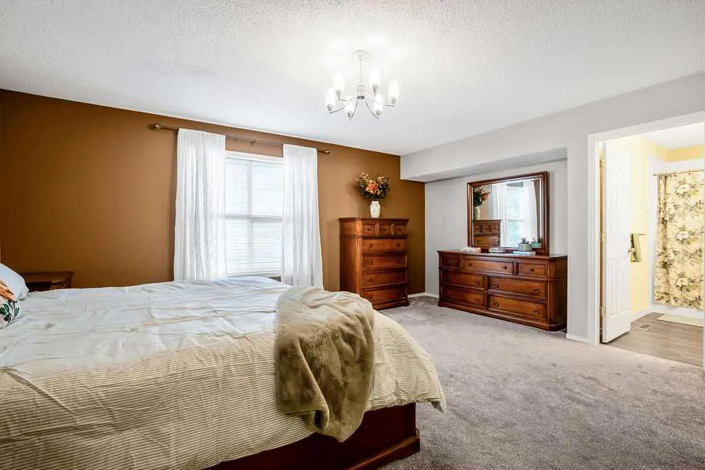 251 Bridlewood View SW