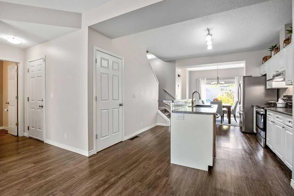 251 Bridlewood View SW