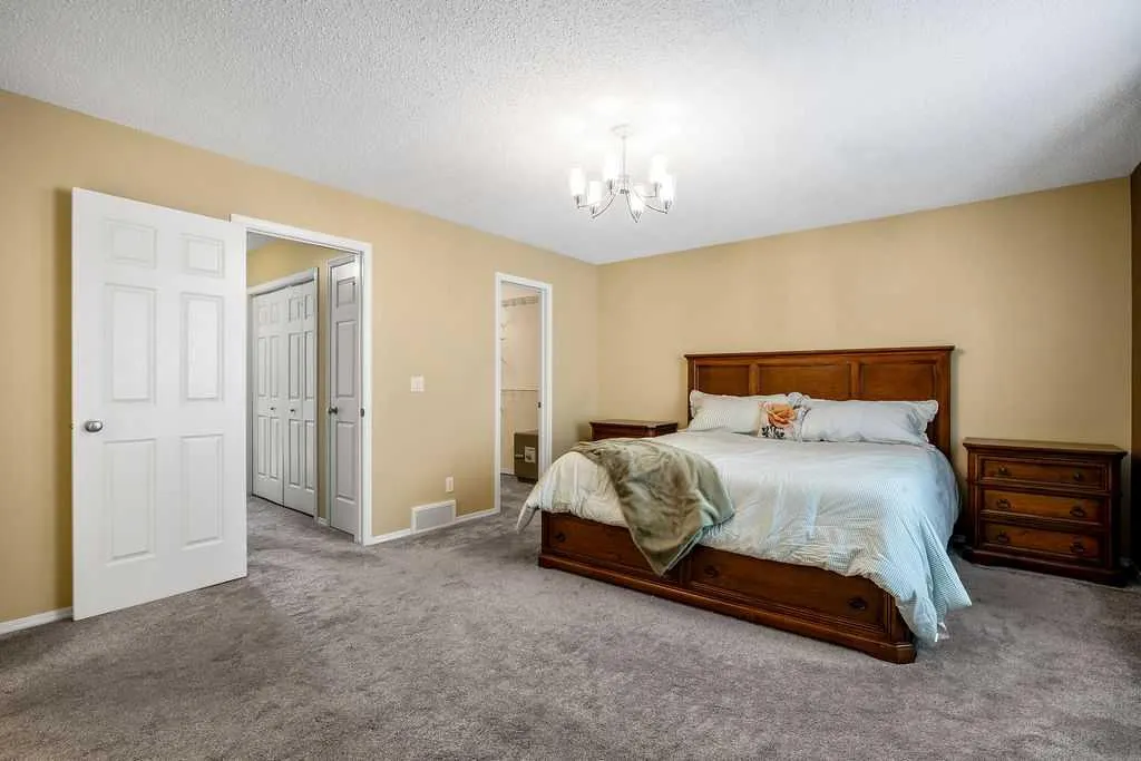 251 Bridlewood View SW