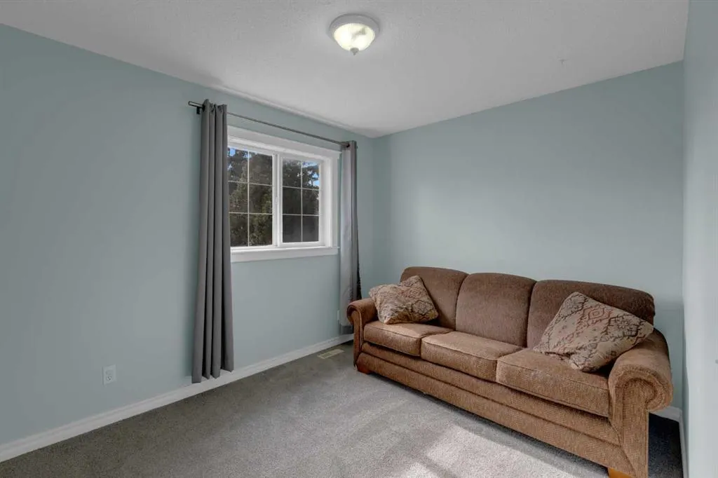 99 Macewan Park Road NW