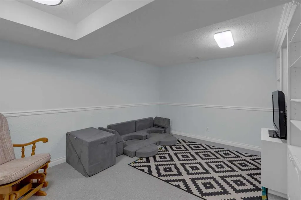 99 Macewan Park Road NW