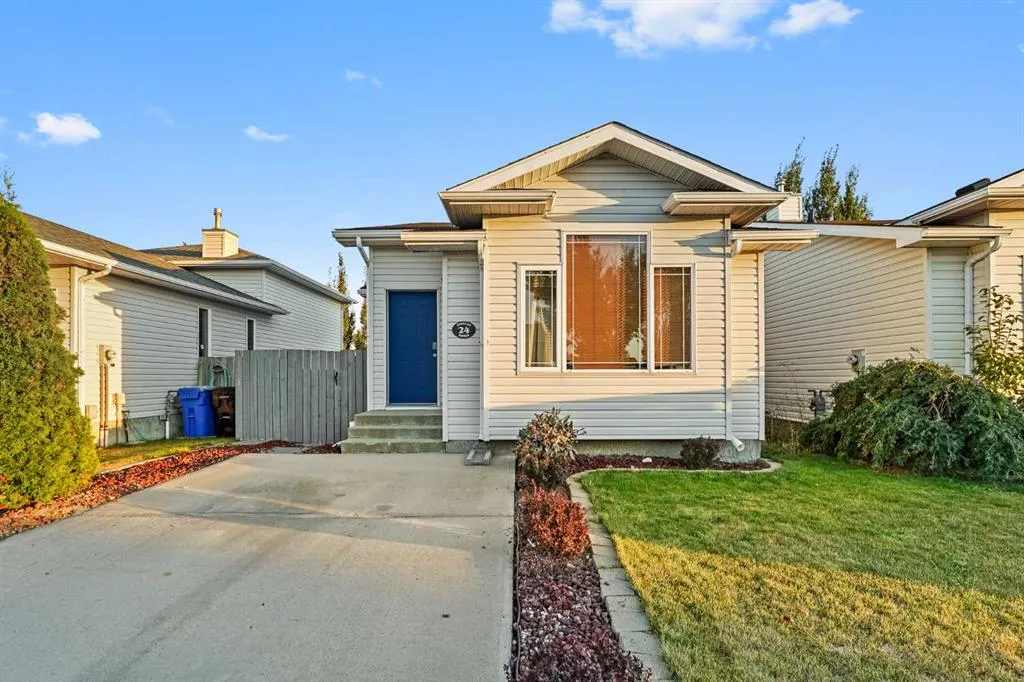 24 Blackfoot Court W