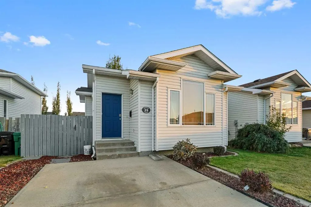 24 Blackfoot Court W