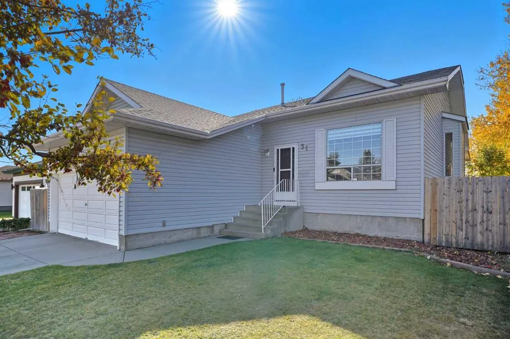 31 Applegrove Crescent SE