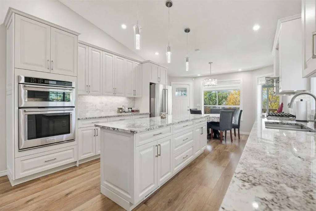 31 Applegrove Crescent SE