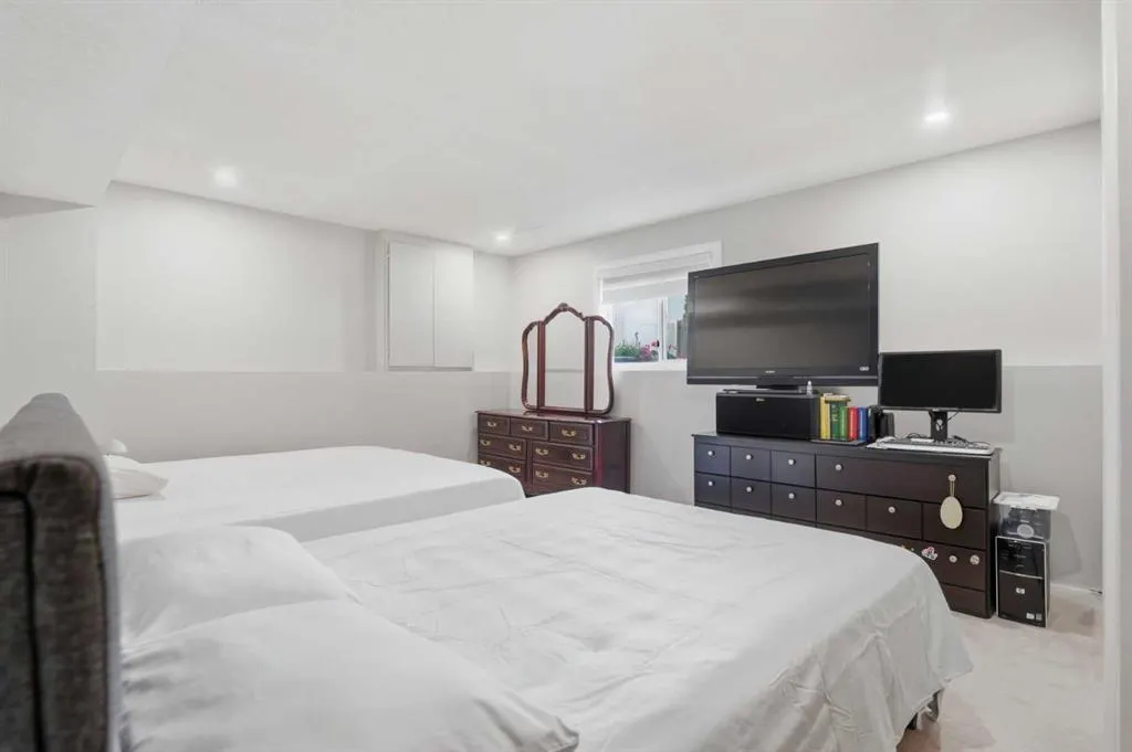 31 Applegrove Crescent SE