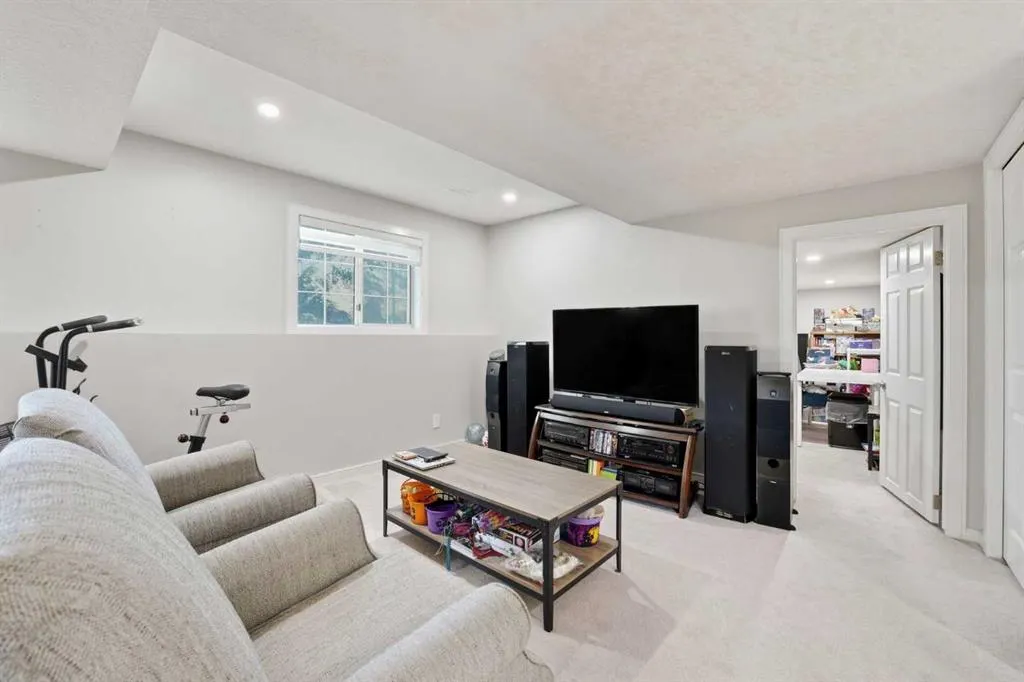 31 Applegrove Crescent SE