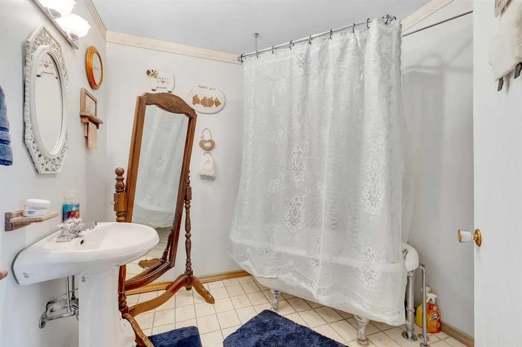 8128 Bowglen Crescent NW