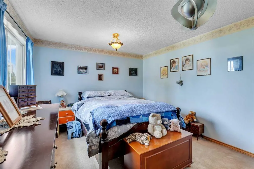 8128 Bowglen Crescent NW