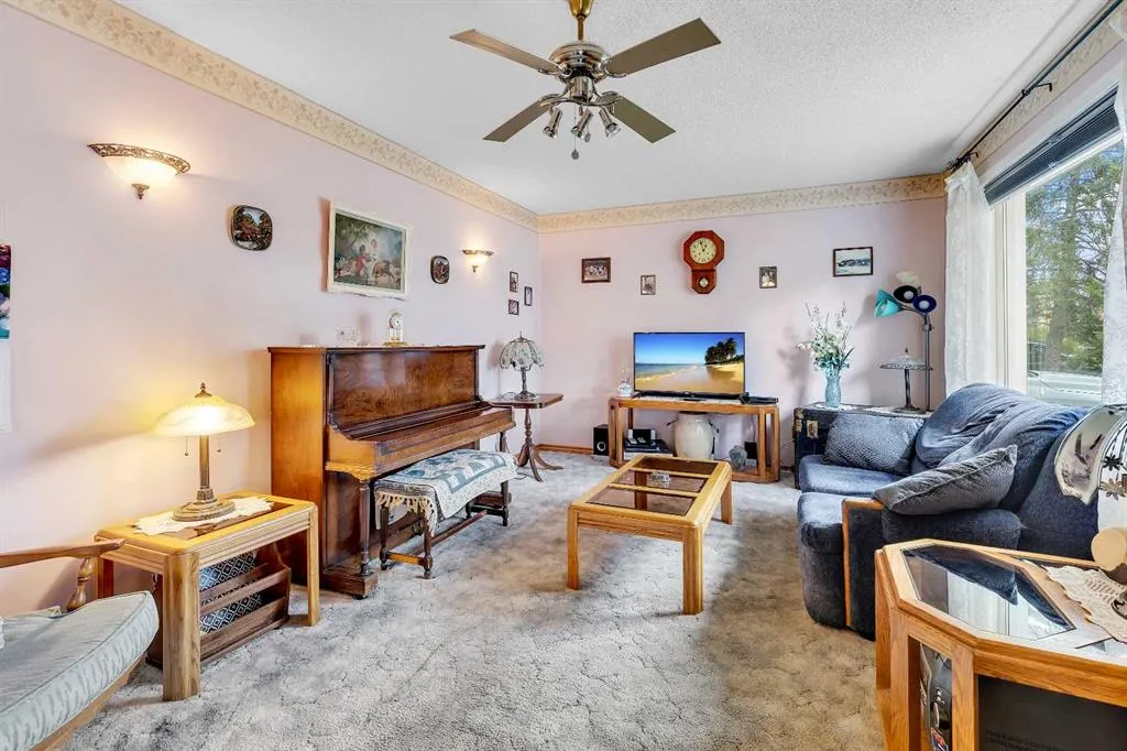 8128 Bowglen Crescent NW