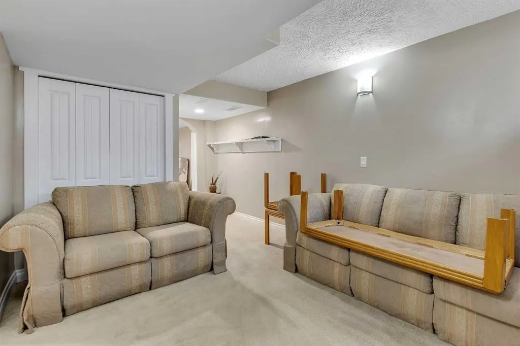 8128 Bowglen Crescent NW