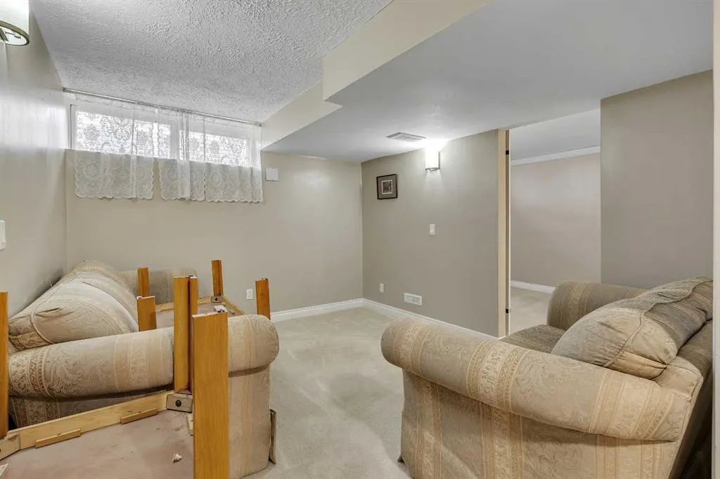 8128 Bowglen Crescent NW