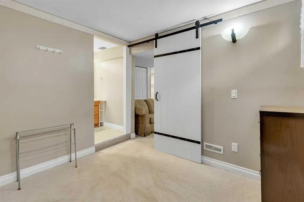 8128 Bowglen Crescent NW