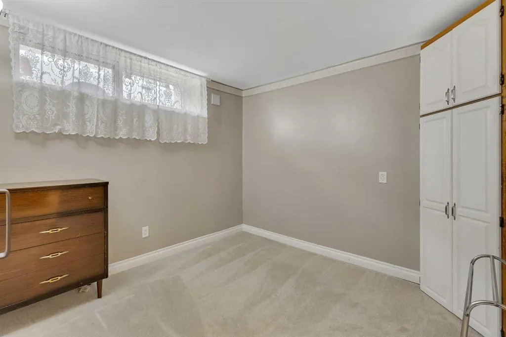 8128 Bowglen Crescent NW