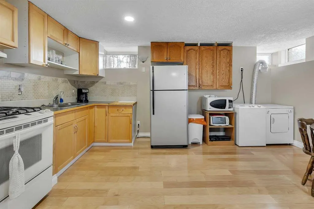 8128 Bowglen Crescent NW