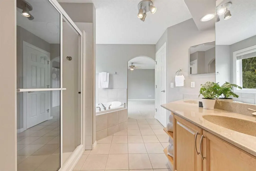 164 Strathlea Place SW