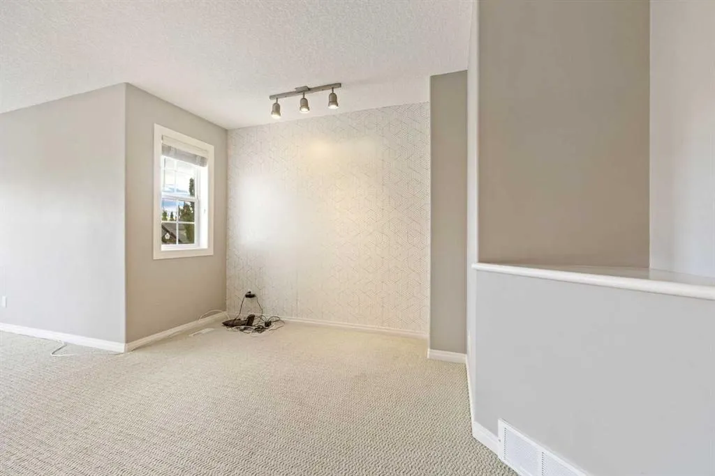 164 Strathlea Place SW